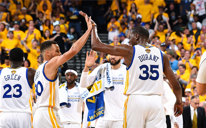 进攻端射门 进攻端射门