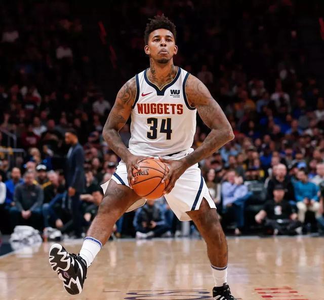 队医组在边 队医组在边